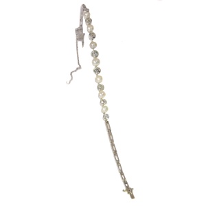 Vintage Vogue: An Art Deco Diamond and Pearl Bracelet